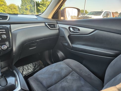Used 2015 Nissan Rogue SV image 25