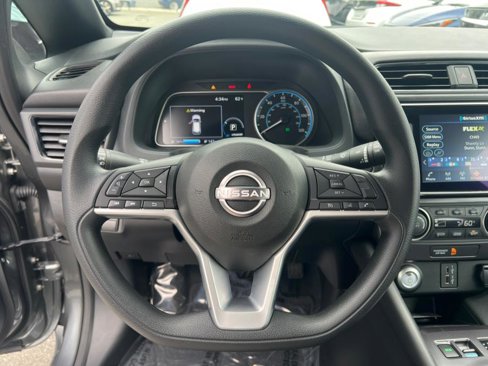 Used 2025 Nissan Leaf S image 12
