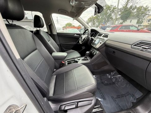 Used 2020 Volkswagen Tiguan SE image 28