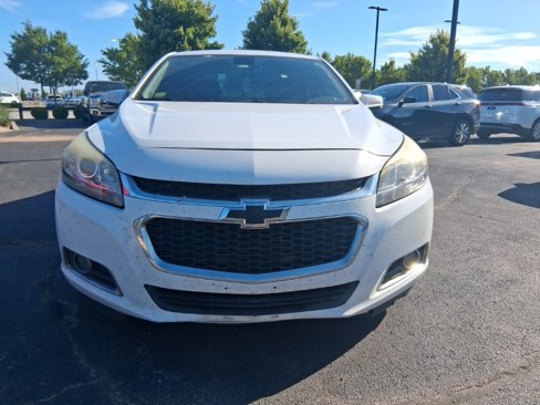 Used 2015 Chevrolet Malibu LT image 2