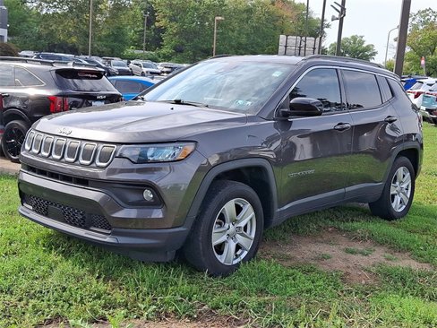 Used 2022 Jeep Compass Latitude image 3
