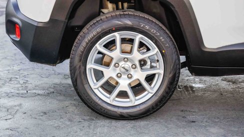 Certified 2023 Jeep Renegade Latitude image 12
