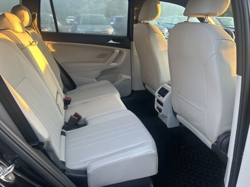 Used 2022 Volkswagen Tiguan SE R-Line image 22