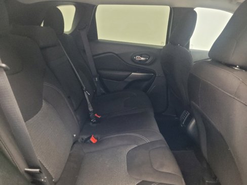 Used 2019 Jeep Cherokee Latitude w/ Popular Appearance Group image 19