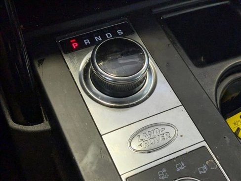 Used 2019 Land Rover Discovery SE image 12