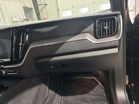 Used 2018 Volvo XC60 T6 R-Design w/ Convenience Package image 30