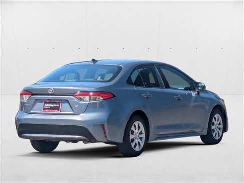 Used 2022 Toyota Corolla LE image 5