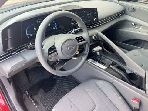 Certified 2025 Hyundai Elantra SE image 27