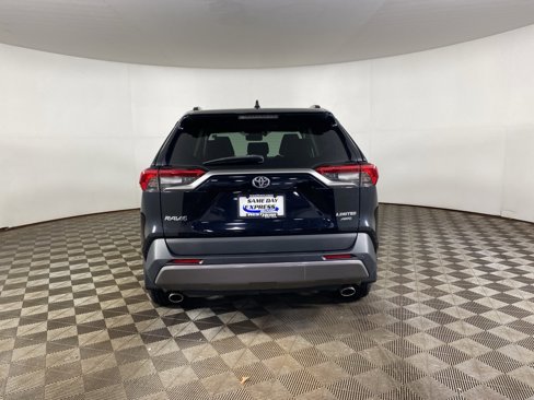 Used 2019 Toyota RAV4 Limited image 9