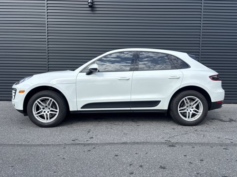 Certified 2018 Porsche Macan image 2