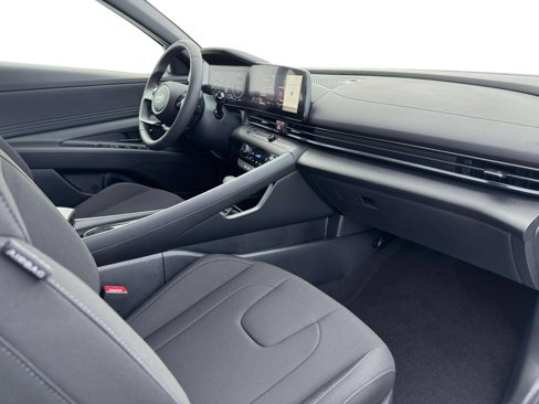 New 2025 Hyundai Elantra SEL image 15