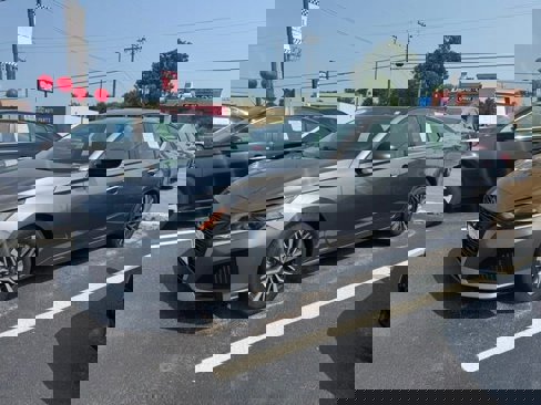 Used 2024 Nissan Altima 2.5 SV image 4