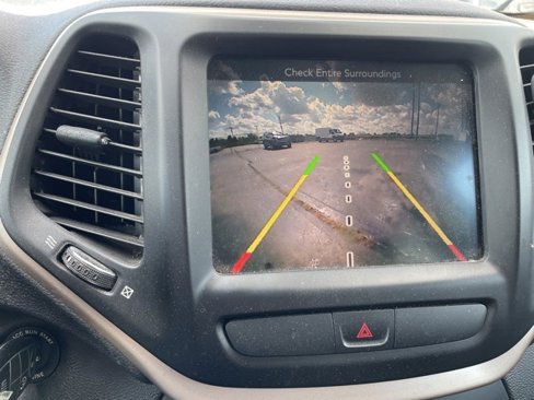 Used 2015 Jeep Cherokee Latitude w/ Cold Weather Group image 18