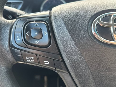 Used 2016 Toyota Camry LE image 18