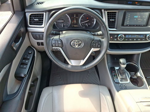Used 2016 Toyota Highlander XLE image 12