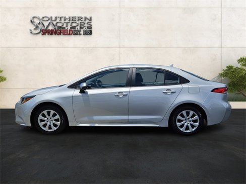 Used 2022 Toyota Corolla LE image 2