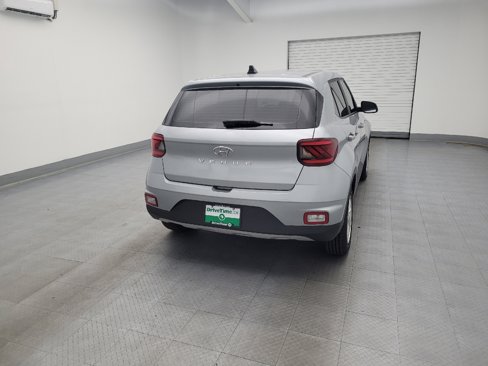 Used 2021 Hyundai Venue SE image 7