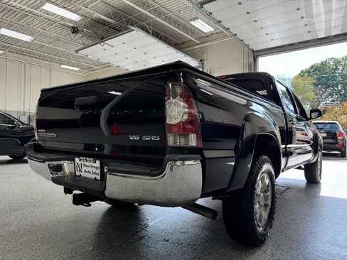 Used 2011 Toyota Tacoma 4x4 Double Cab image 2