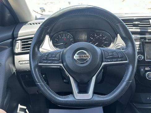 Used 2018 Nissan Rogue SV image 9