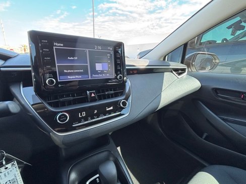 Used 2022 Toyota Corolla LE image 31