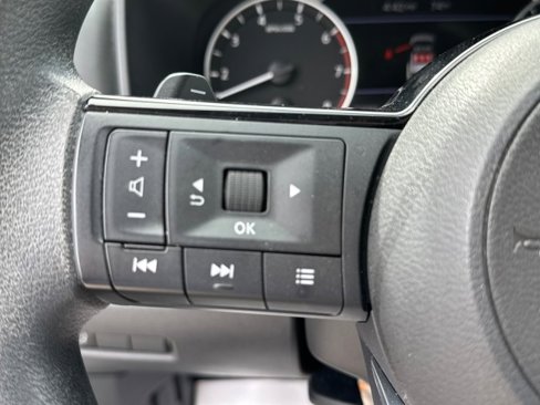 Used 2023 Nissan Rogue SV image 17