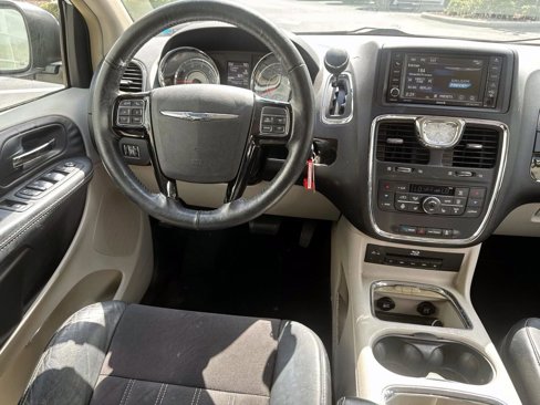 Used 2015 Chrysler Town & Country Limited w/ Trailer Tow Group image 21