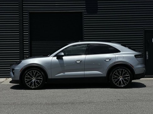 New 2025 Porsche Macan Electric image 10