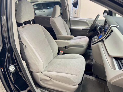 Used 2020 Toyota Sienna LE image 17