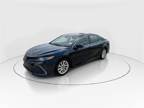 Used 2021 Toyota Camry LE image 4