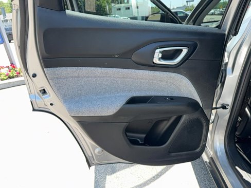 Used 2022 Jeep Compass Latitude image 25