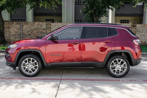 Used 2022 Jeep Compass Latitude image 20