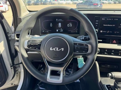 Used 2023 Kia Sportage LX image 17