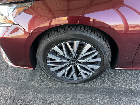 Used 2023 Nissan Altima 2.5 SV image 9