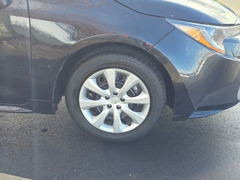 Used 2021 Toyota Corolla LE image 4