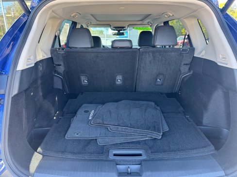 Used 2023 Nissan Rogue SL w/ SL Premium Package image 3