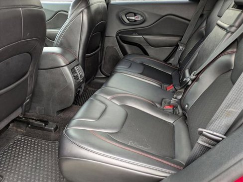 Used 2019 Jeep Cherokee Trailhawk image 16