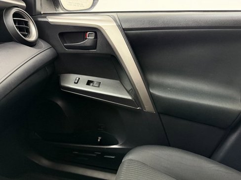 Used 2018 Toyota RAV4 LE image 24