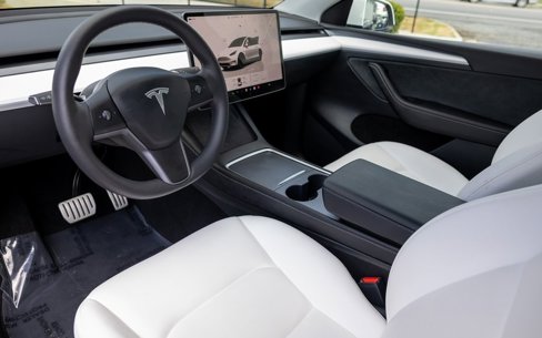Used 2024 Tesla Model Y Performance image 4