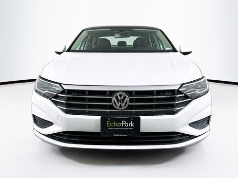 Used 2019 Volkswagen Jetta SE image 2