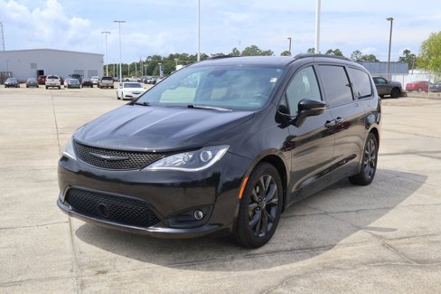 Used 2019 Chrysler Pacifica Limited w/ Advanced Safetytec Group image 1