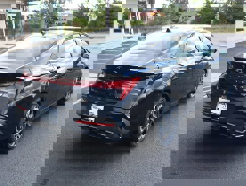 New 2025 Hyundai Elantra Limited image 3