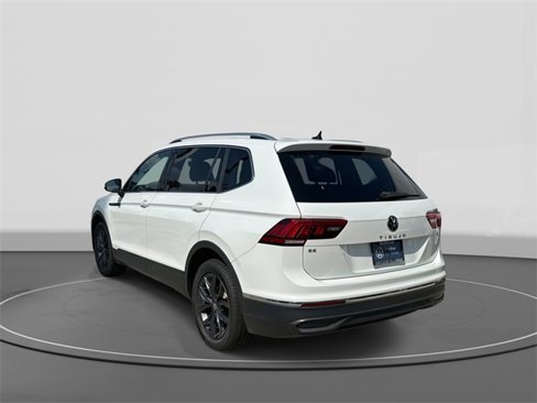 Used 2022 Volkswagen Tiguan SE image 3
