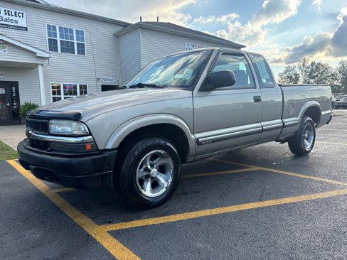 Used 2000 Chevrolet S10 Pickup LS w/ Preferred Equipment Group image 2