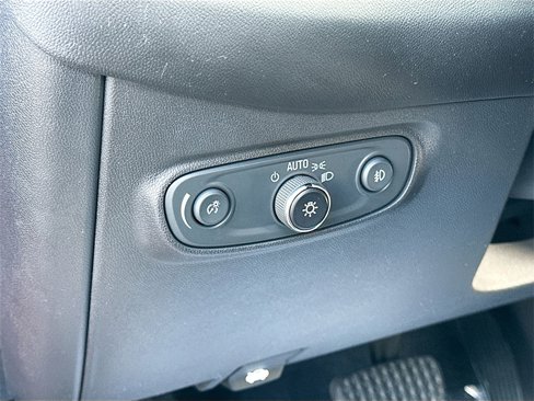 Used 2020 Chevrolet Equinox Premier image 10