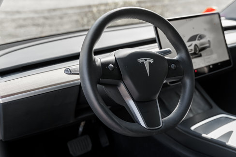 Used 2023 Tesla Model 3 Standard Range image 10