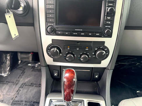 Used 2006 Chrysler 300 C w/ Navigation & Sound Group II image 23