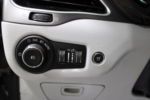 Used 2019 Jeep Cherokee Limited w/ Luxury Group image 15