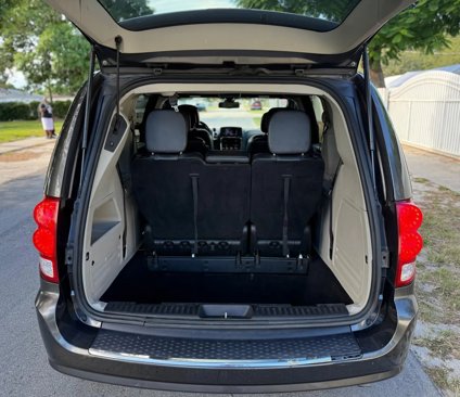 Used 2020 Dodge Grand Caravan SXT image 5