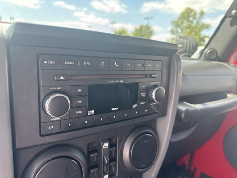 Used 2010 Jeep Wrangler Unlimited Sport image 21