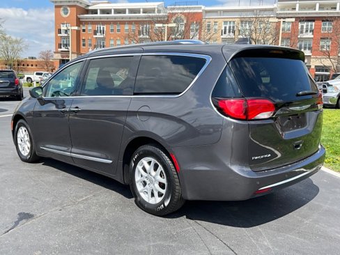 Used 2020 Chrysler Pacifica Touring-L image 5